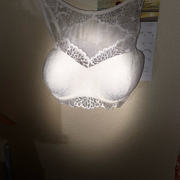 Vs size L says DD but I think a small D or C! - Picture 2 of 6